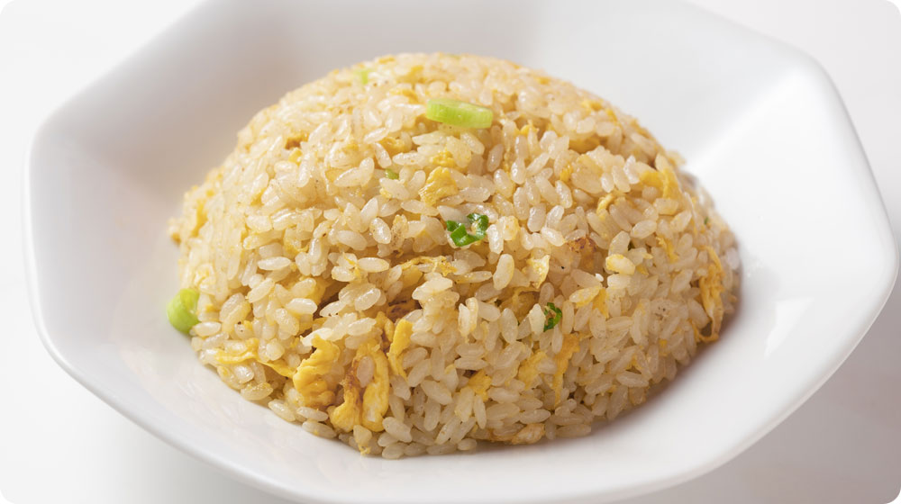 丼ものやチャーハンは一品で満足しやすく初心者でも作りやすい